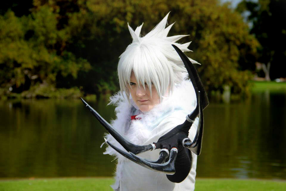 Show Us Your Moves: KanraKami Cosplays Allen Walker from D.Gray-Man!