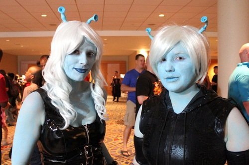Valentine&#8217;s Day Couples Contest Entry: Robyn &#038; Kate as Andorians