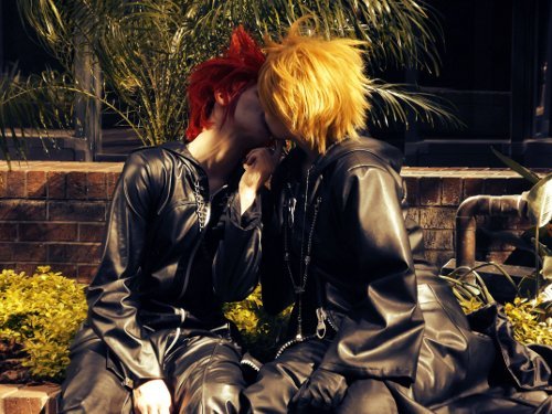 Valentine&#8217;s Day Couples Contest Entry: Kayleigh &#038; Casey as Roxas &#038; Axel (Kingdom Hearts)