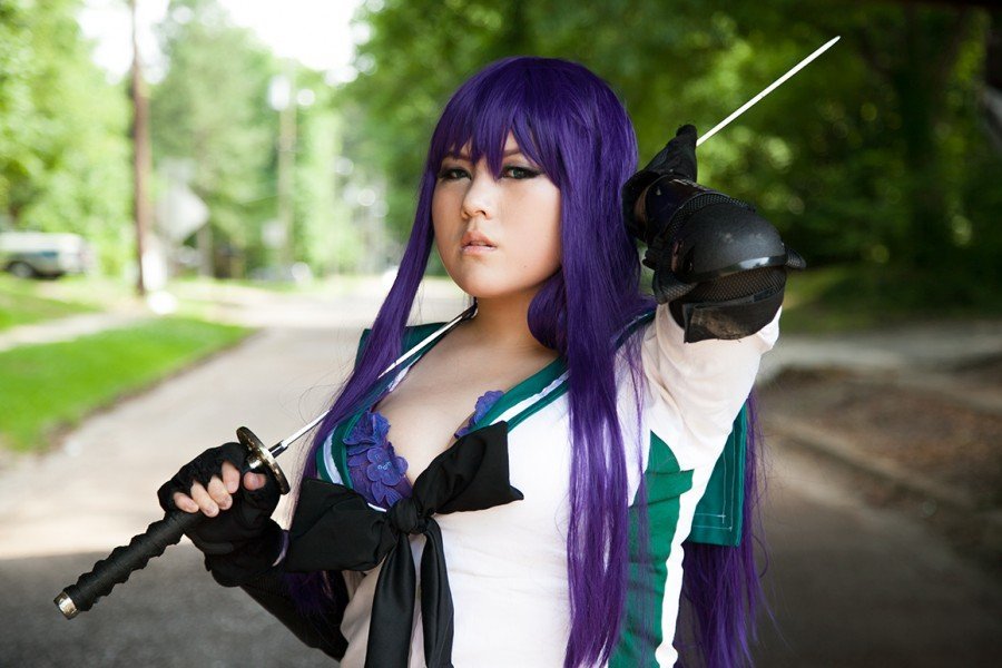 Show Us Your Moves: Kimihako Blade Cosplays Saeko from Highschool of the Dead!