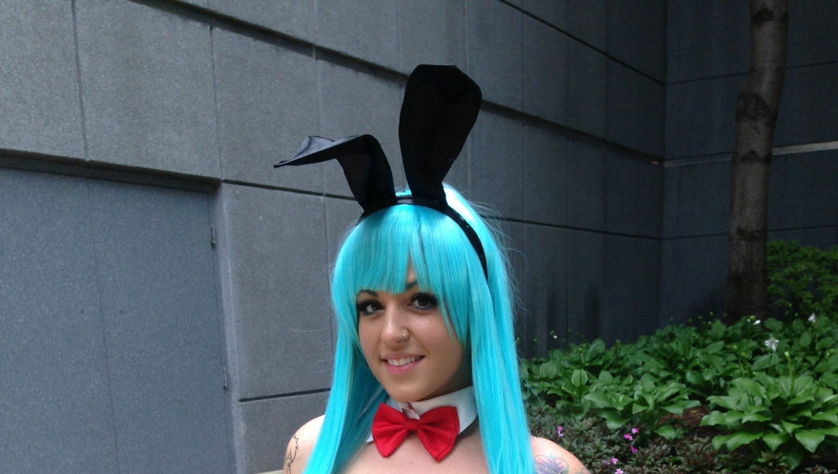 Show Us Your Moves: Nicole Cosplays Bulma from Dragonball!